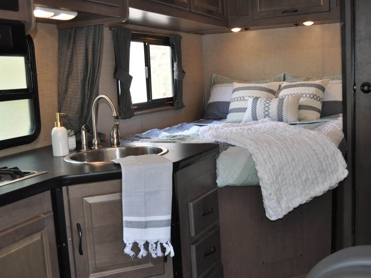 Tiffin Adventure 23TM from frankline used rvs