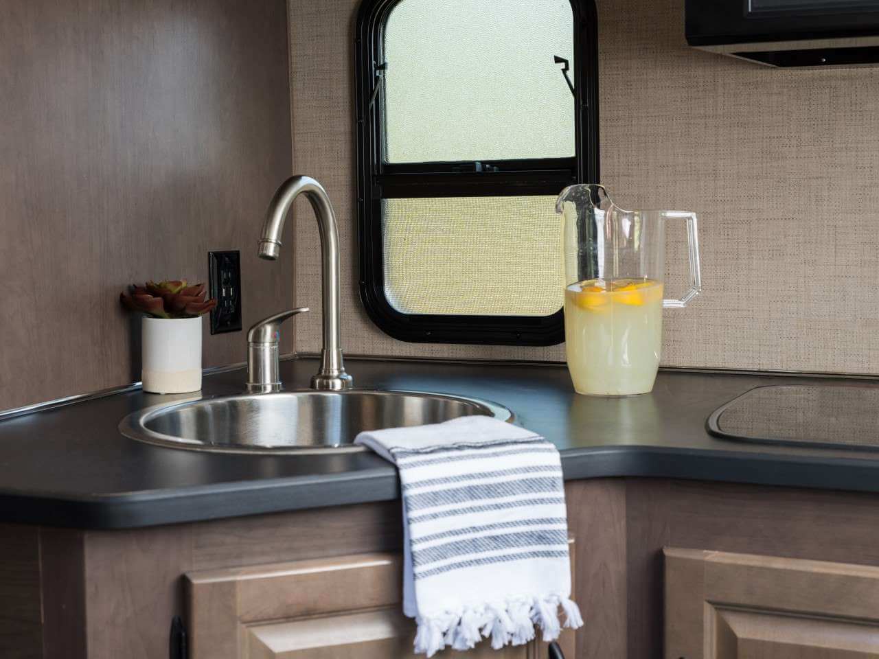 Thor Majestic 28A from frankline used rvs